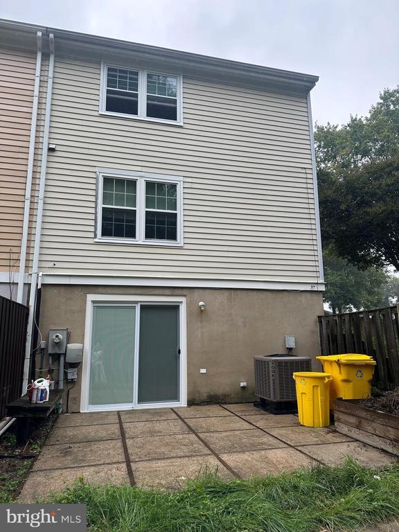 Building Photo - 1848 Foxdale Ct