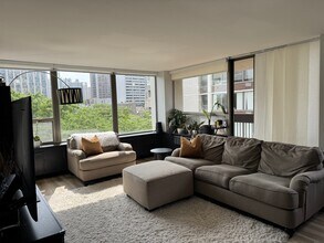 Building Photo - 1460 N Sandburg Ter