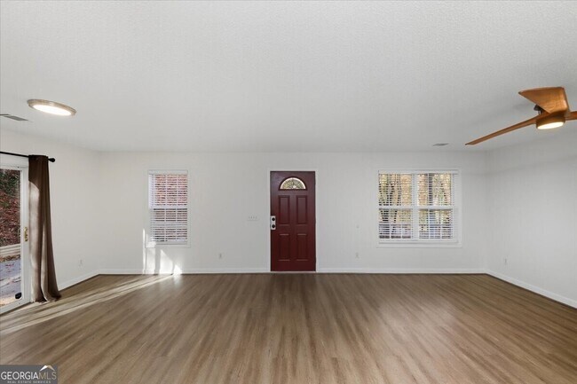 Foto del edificio - 2515 Lakeview Trail