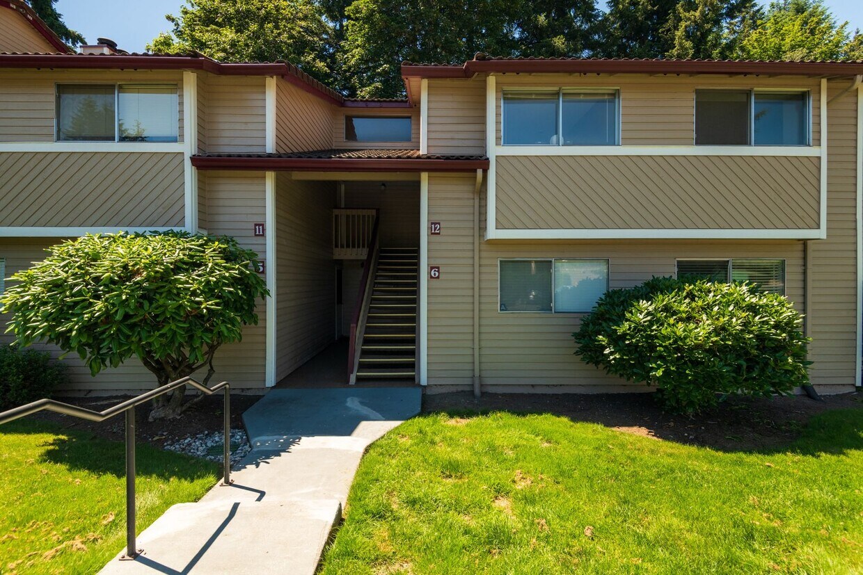 Primary Photo - Beautifully Remodeled 3 Bed, 1.75 Bath Uni...