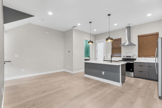 Photo - 635 Inca St Townhome