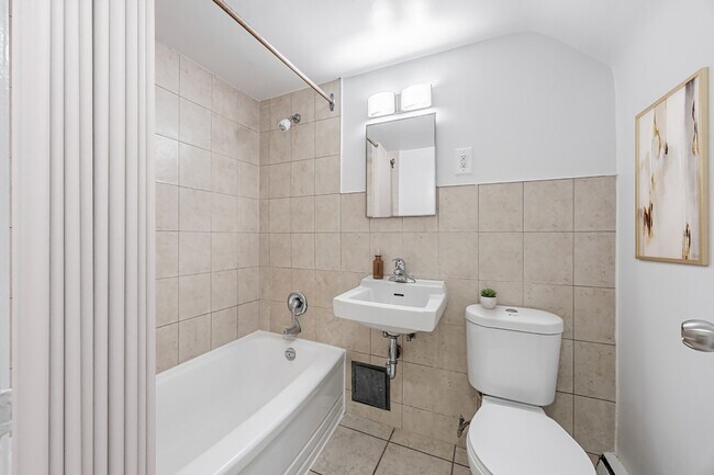 Photo du bâtiment - 7 & 11 Rochefort Drive