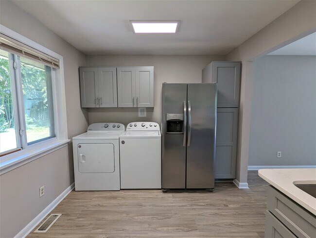 Foto del edificio - 3906 Lexington Dr