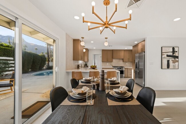 Building Photo - 1111 S San Joaquin Dr