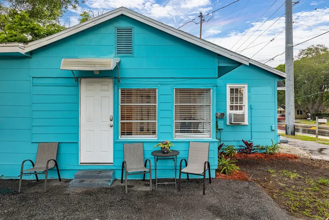 Building Photo - 805 8th Ave SW