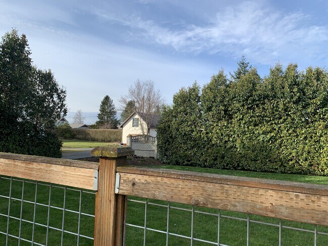 Building Photo - 409 Nooksack Rd