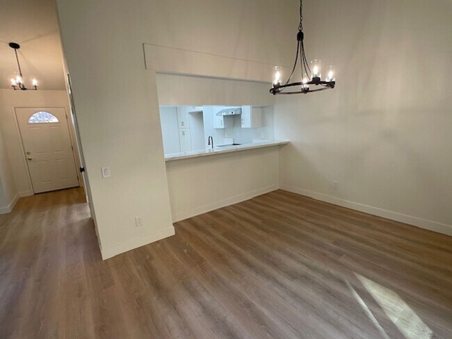 Foto del edificio - Thousand Oaks Totally Remodeled 3 Bed 2 Full Bath