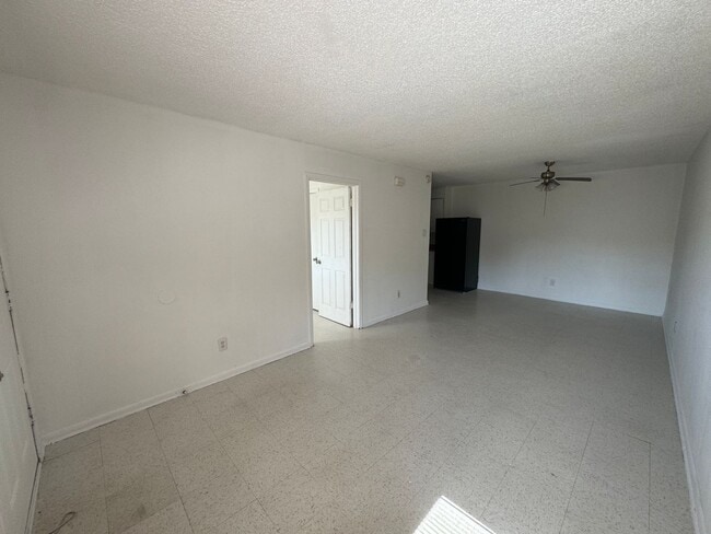 Building Photo - 503 Sunset Ln