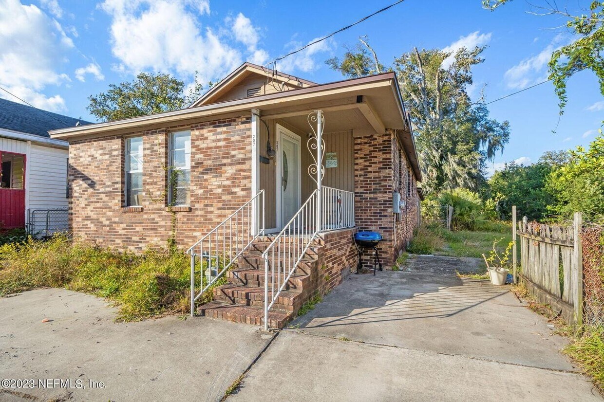 Foto principal - 207 W 21st St