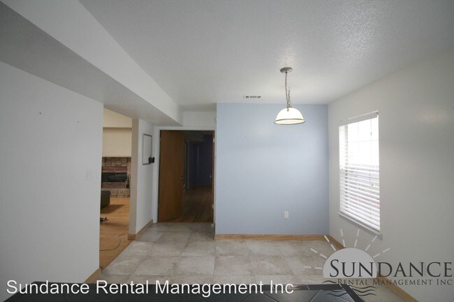 Foto del edificio - 341 Canterbury Cir NW