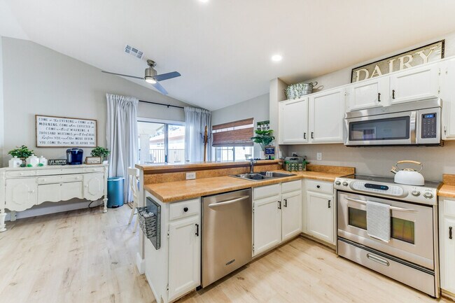 Foto del edificio - 1120 N Val Vista Dr