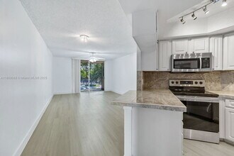 Building Photo - 8333 Lake Dr