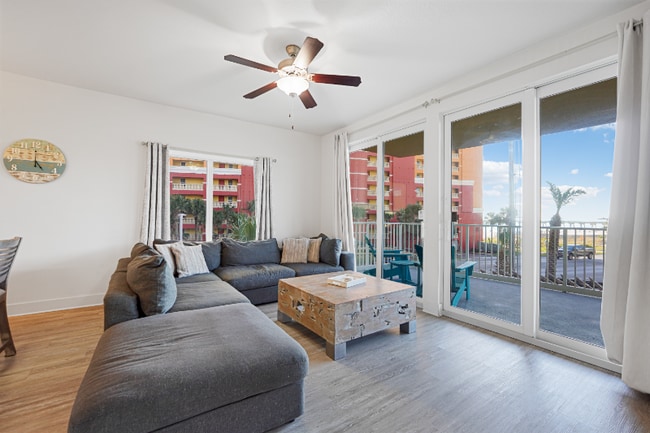 Foto del edificio - 15928 Front Beach Rd