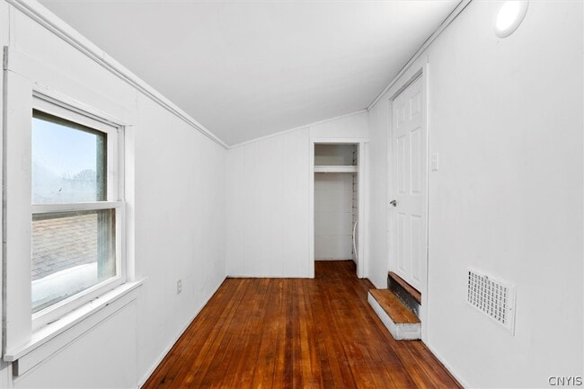 Building Photo - 104 Kincaid Ave