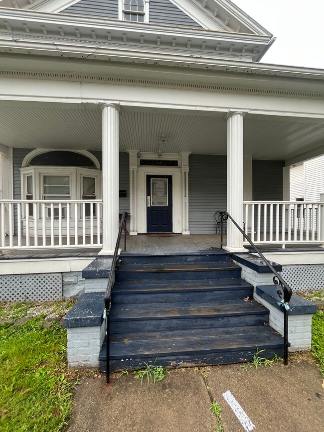 Building Photo - 317 S River St