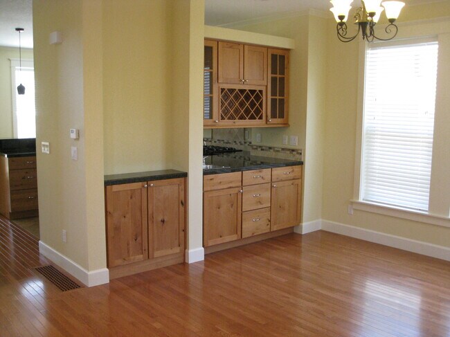 Building Photo - 3738 SE Crystal Springs Blvd