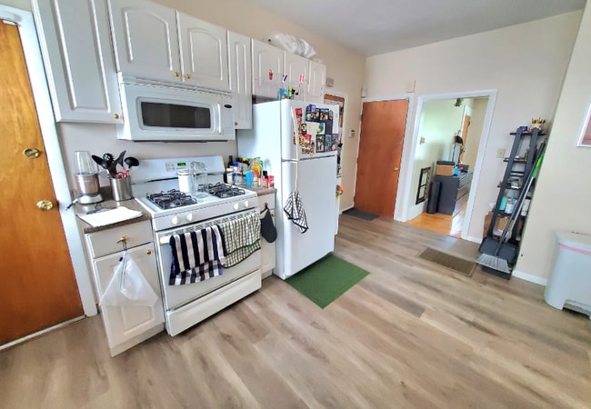 Building Photo - 107 Brookline St