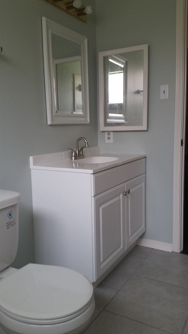 Building Photo - 206 Tomahawk Dr