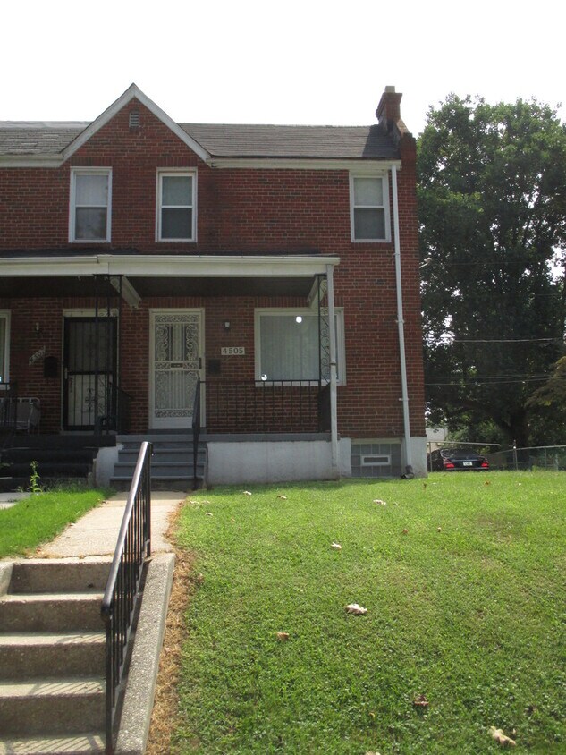 Primary Photo - 2 Bedroom EOG Townhome - Woodmere