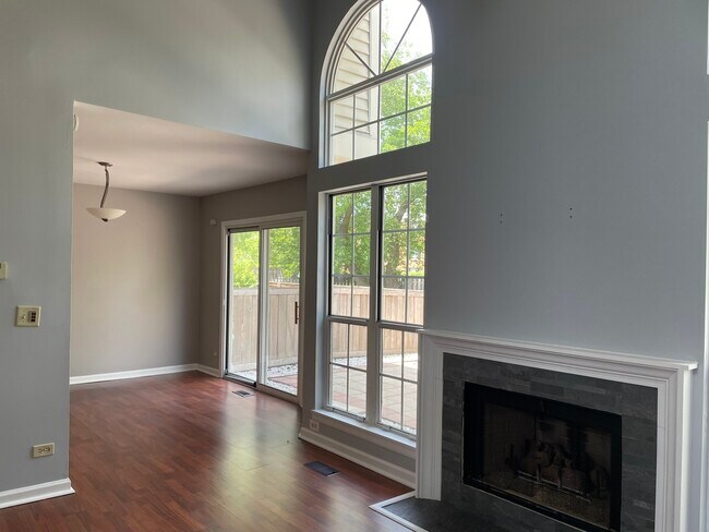 Foto del edificio - 720 Sturnbridge Ln