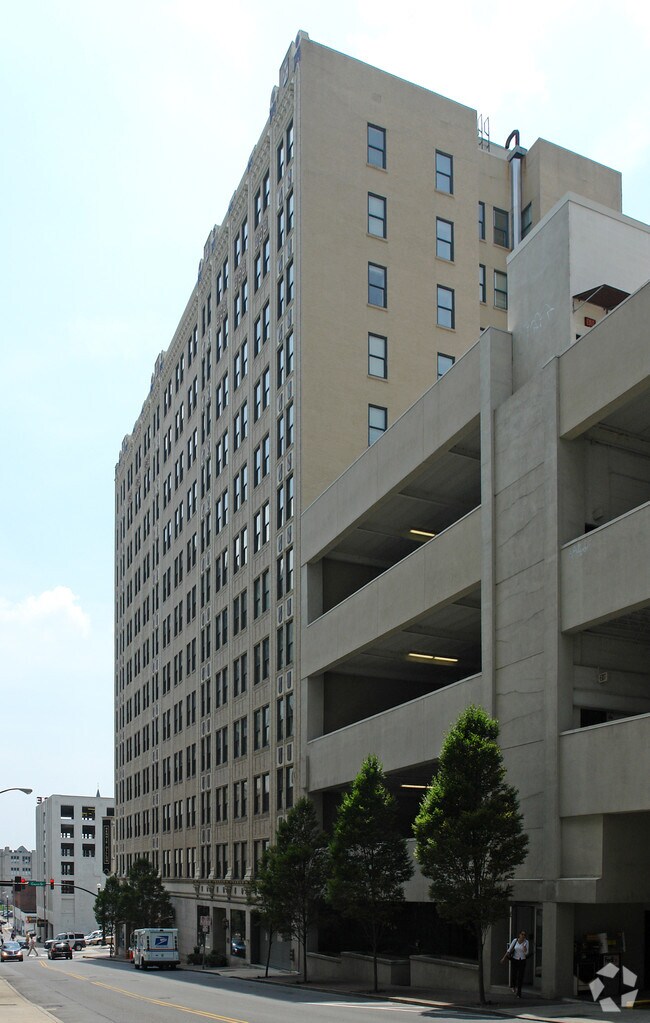 Foto del edificio - Bennie Dillon