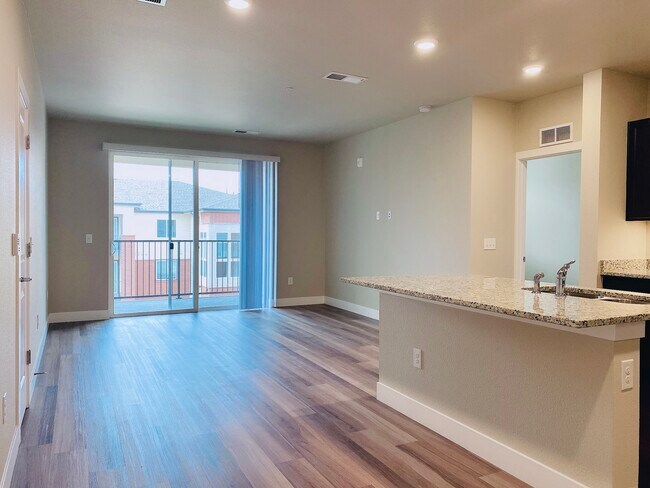 Foto del edificio - 14351 E Tennessee Ave