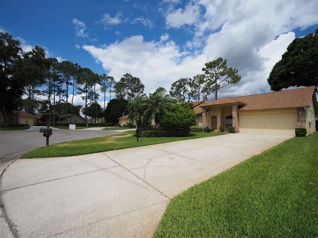 Foto del edificio - 6451 Pine Walk Dr