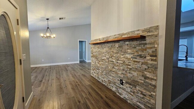 Foto del edificio - 18720 Oak Way Dr