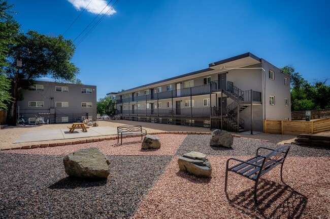 Building Photo - Jasmine Springs