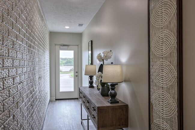 Building Photo - Modern 3BR Retreat | Penthouse + Skyline V...