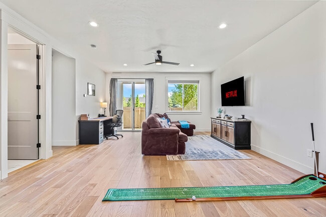 Foto del edificio - 6389 W Bluebird Ln