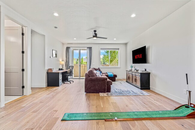 Foto del edificio - 6389 W Bluebird Ln