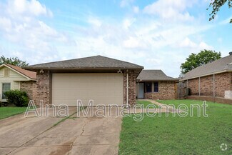 Building Photo - 2411 Busch Dr
