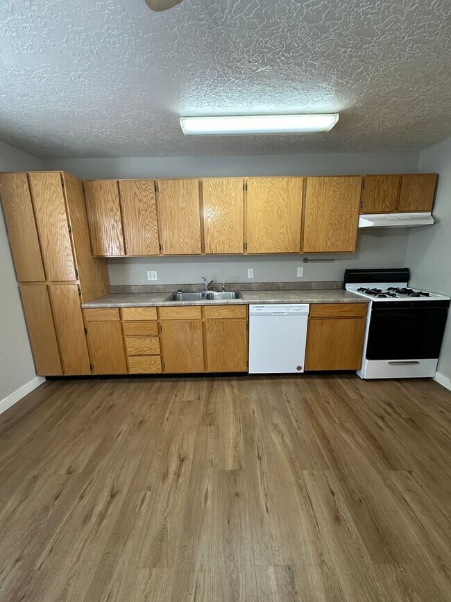 Foto del edificio - Cute 2 bed 1.5 bath townhome in the Meadows - Month-to-Month Lease!