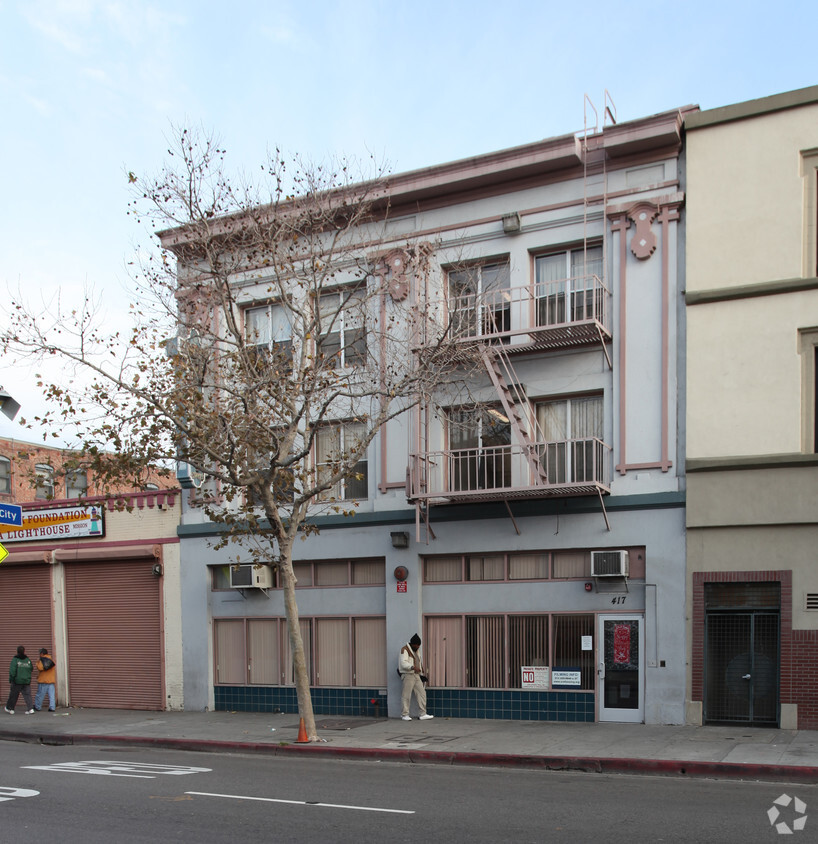 Foto del edificio - Golden West