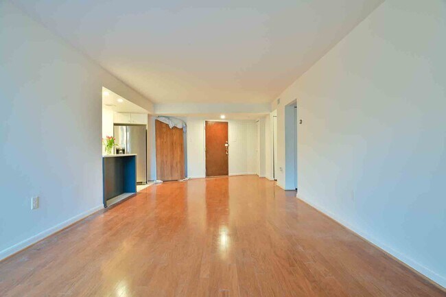 Foto del edificio - 4444 Connecticut Ave NW