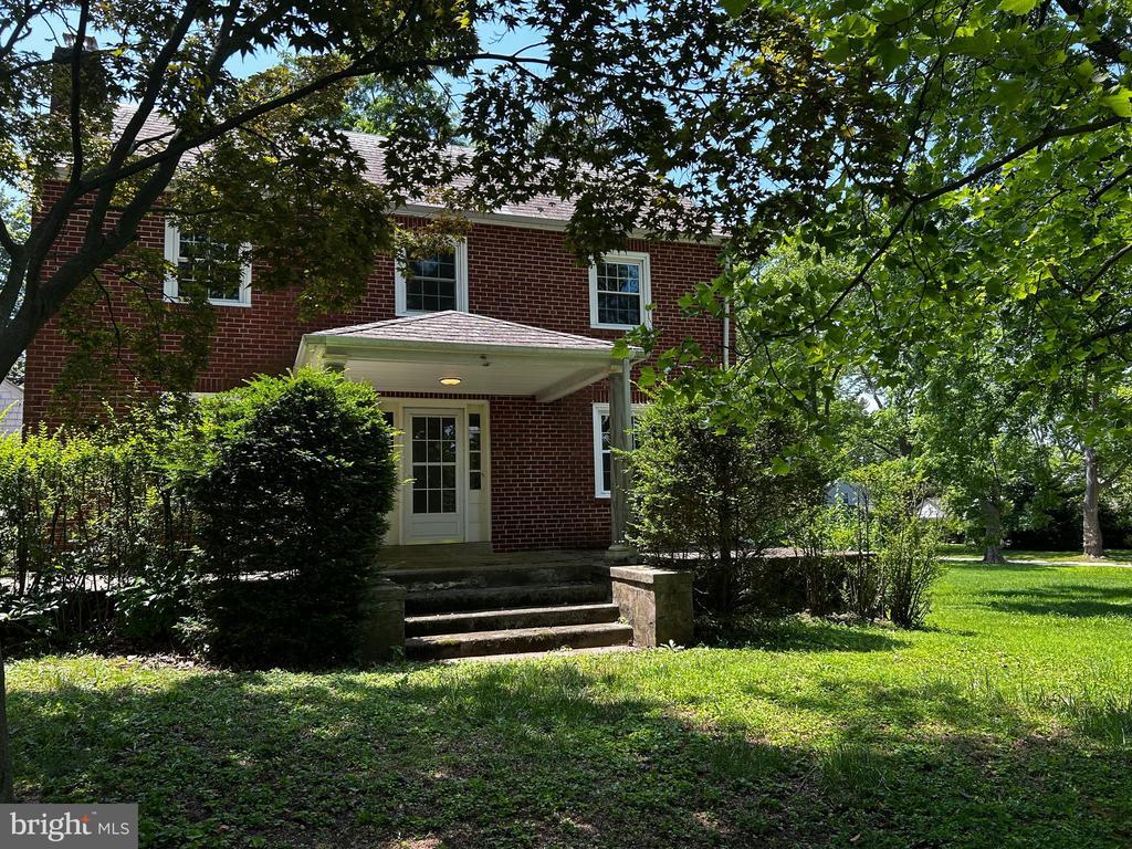 Primary Photo - 7 W Orchard Ln