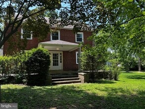 Building Photo - 7 W Orchard Ln