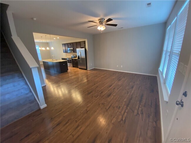 Building Photo - 8040 Rutland Village Dr