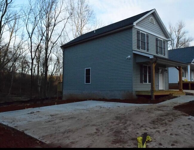 Building Photo - 843 Old Forest Rd