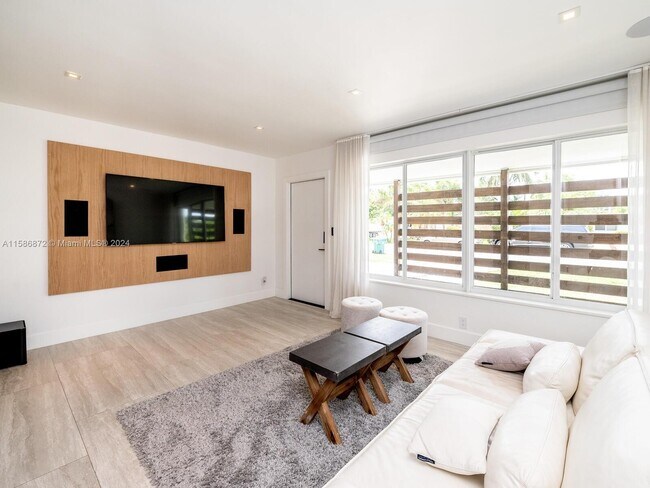 Foto del edificio - 122 NE 2nd Ave