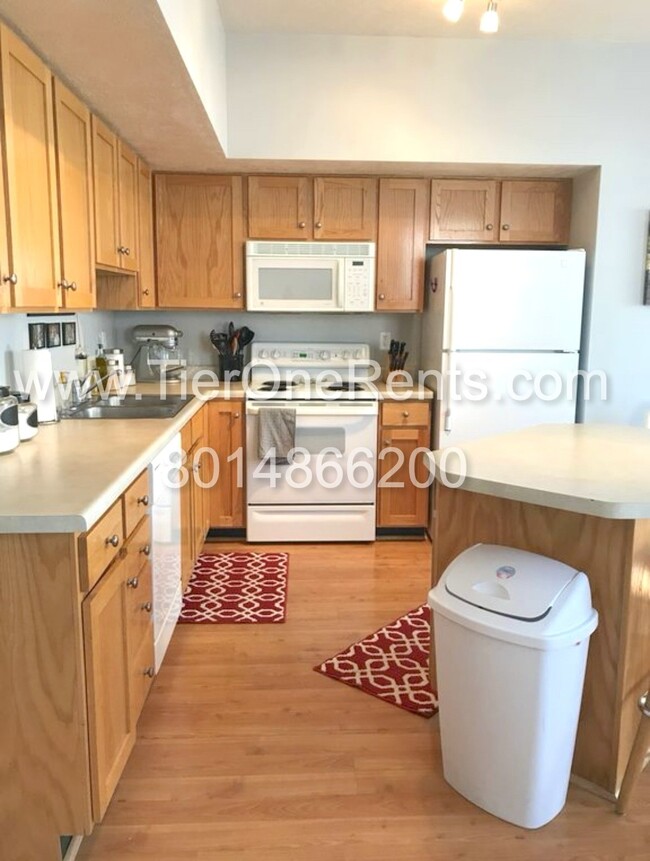 Building Photo - Move-in special: $500 off First months rent