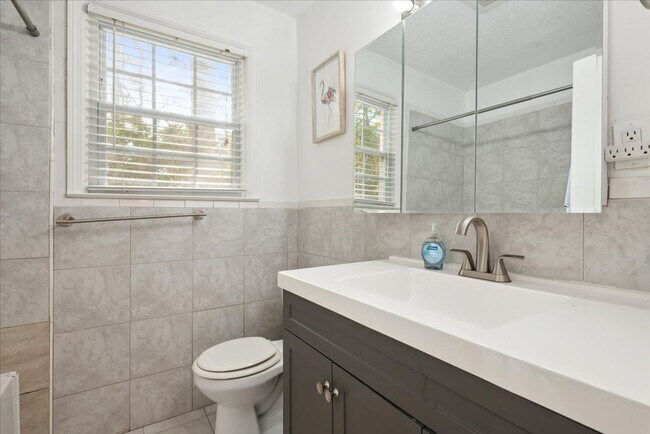 Building Photo - 3-Bedroom Home in Savannah – Prime Location!