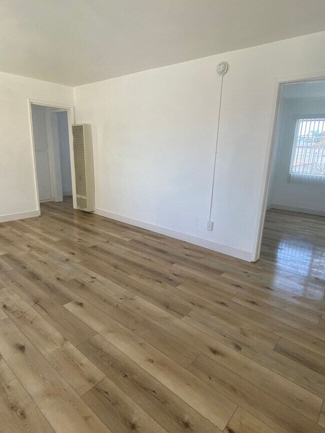 Building Photo - 5130-5140 Roseland Street