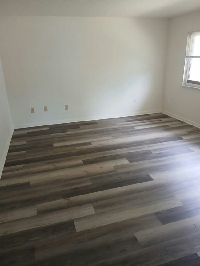 Building Photo - 56 Fernwood Ave
