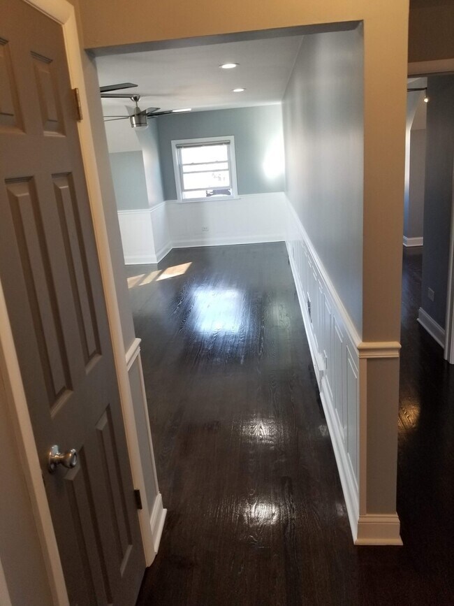 Foto del edificio - 2315 N Merrimac Ave