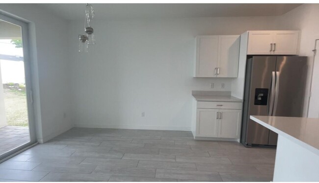 Building Photo - 1569 NE Skyhigh Ter