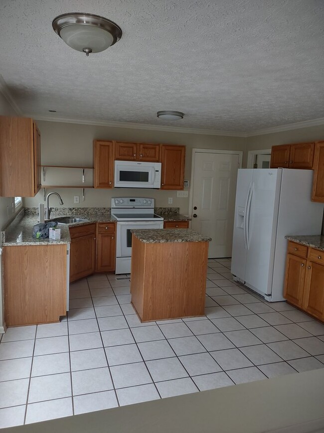Building Photo - Bonus Room!