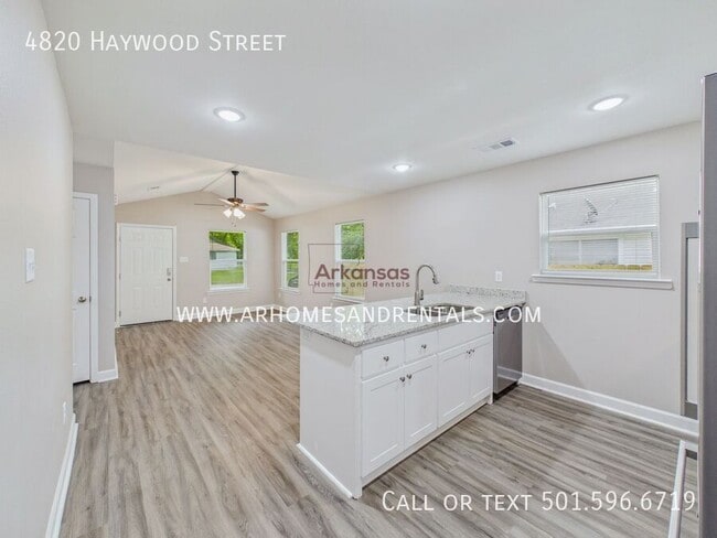 Building Photo - 4820 Haywood St