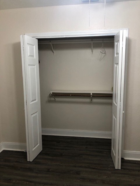 ARMARIO - 6270 SW 39th St